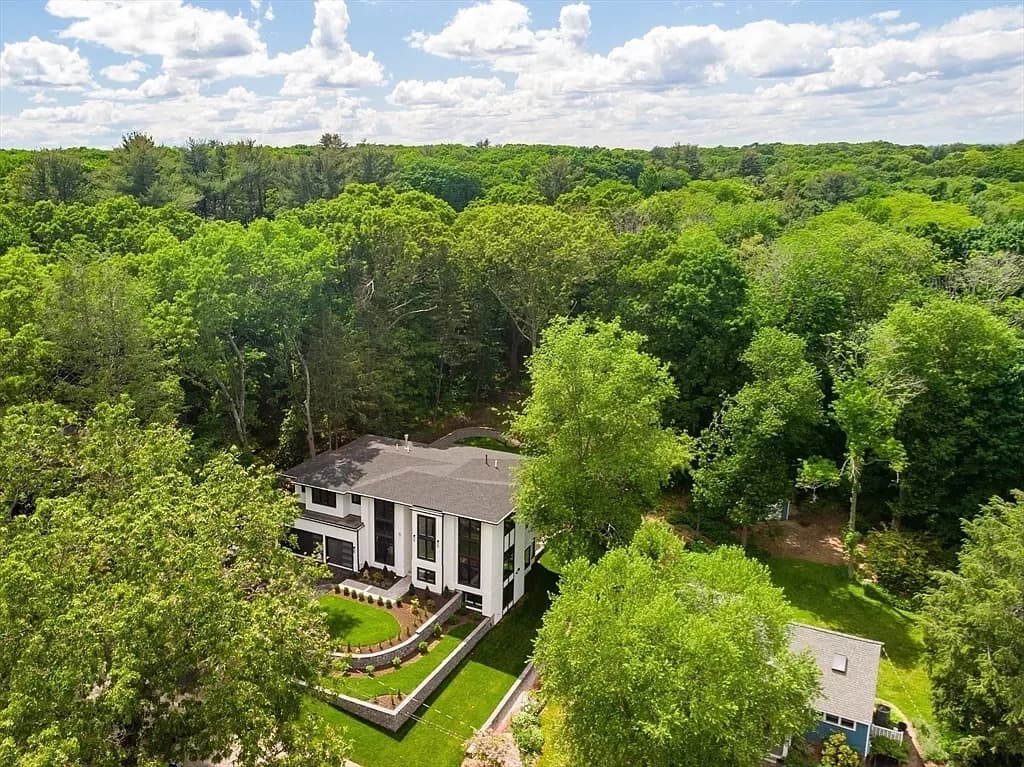 8 Winston Road